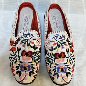 Lucy Pereda sz 6.5 Bunch Berry‎ Slip On Mule Floral Embroidered Comfy Shoes